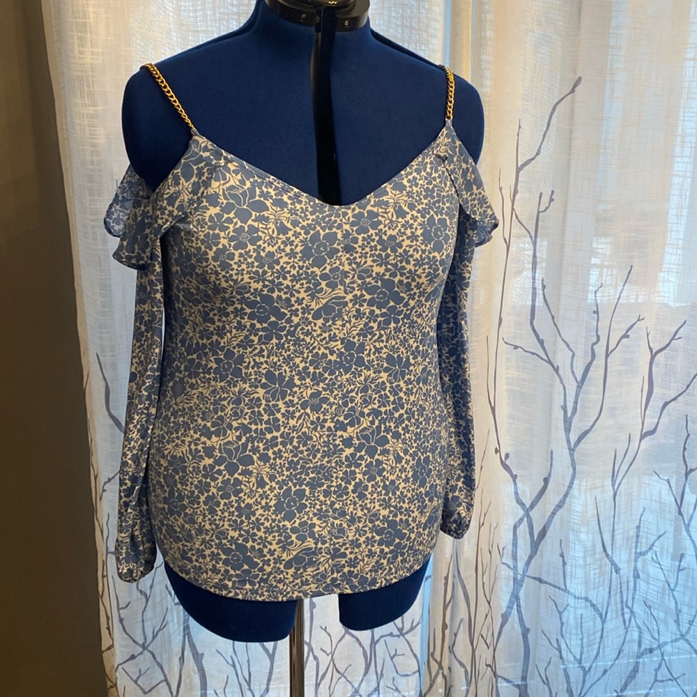 Gold chain detail cold shoulder top